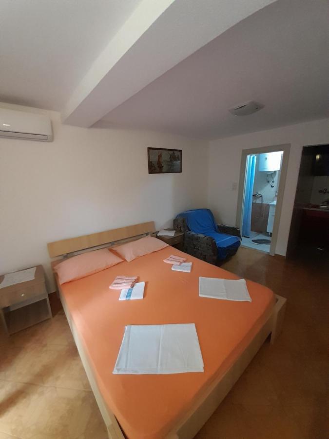 Apartments Kovacevic Petrovac Екстер'єр фото