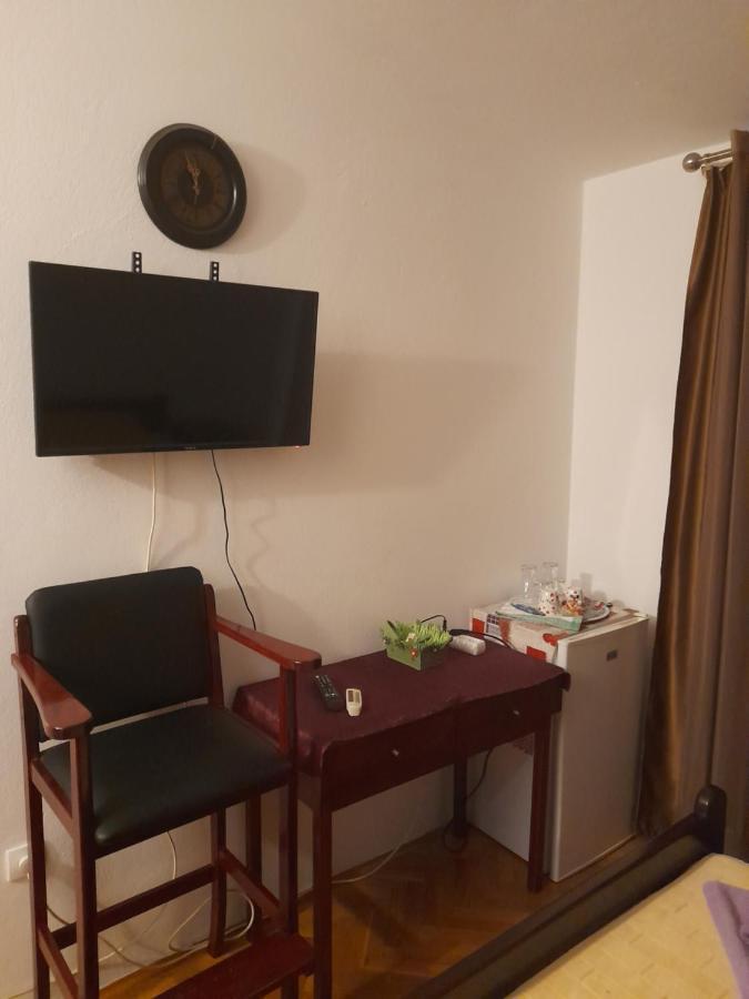 Apartments Kovacevic Petrovac Екстер'єр фото