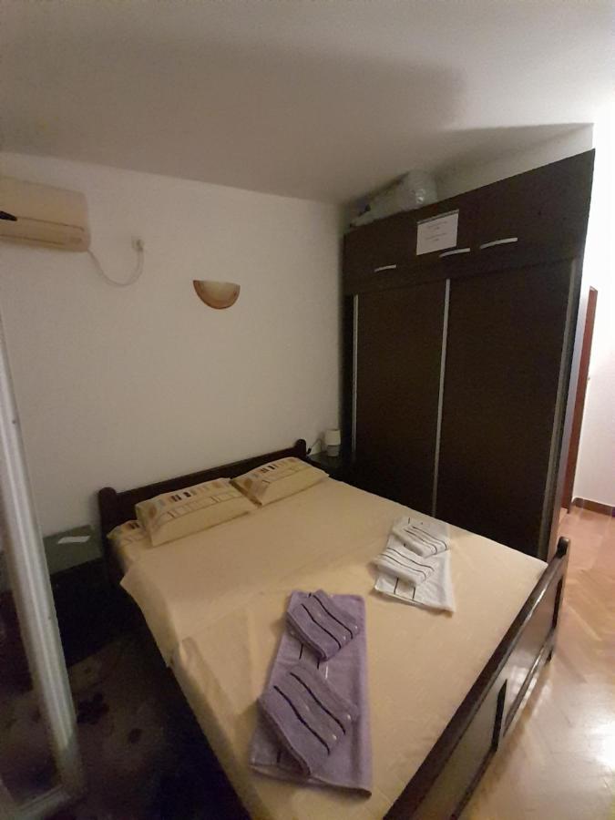 Apartments Kovacevic Petrovac Екстер'єр фото