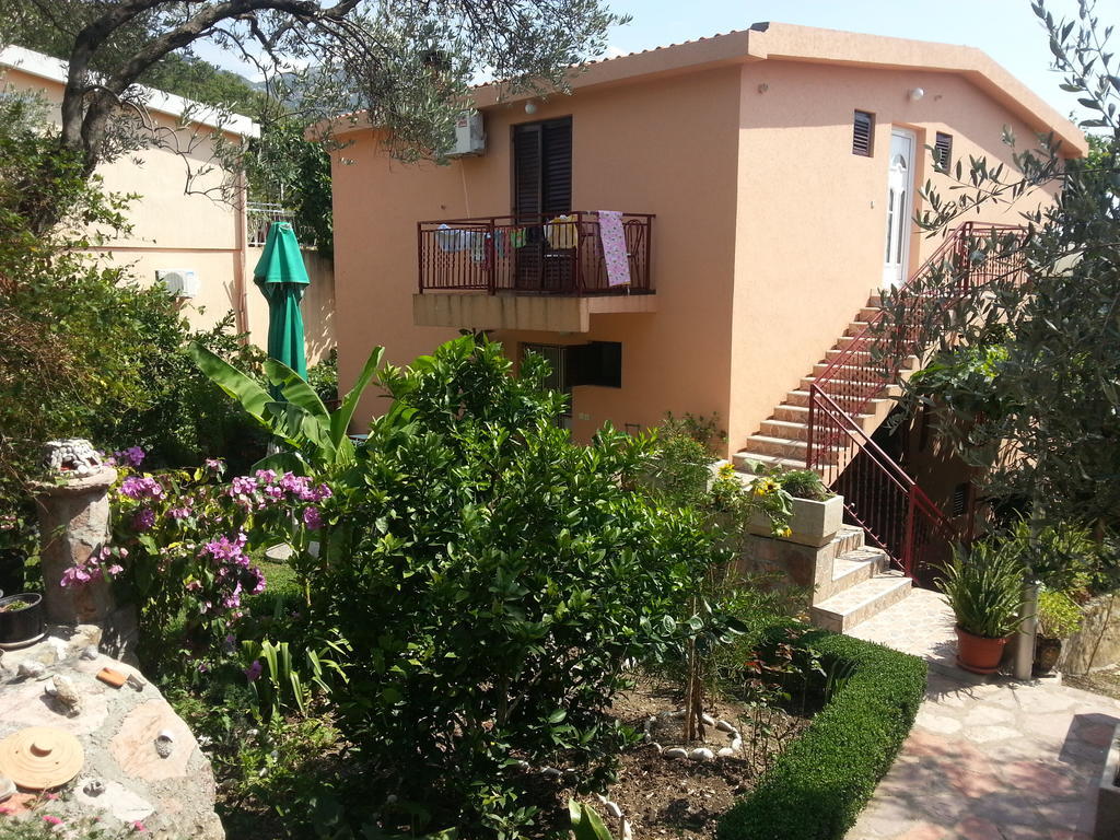Apartments Kovacevic Petrovac Екстер'єр фото