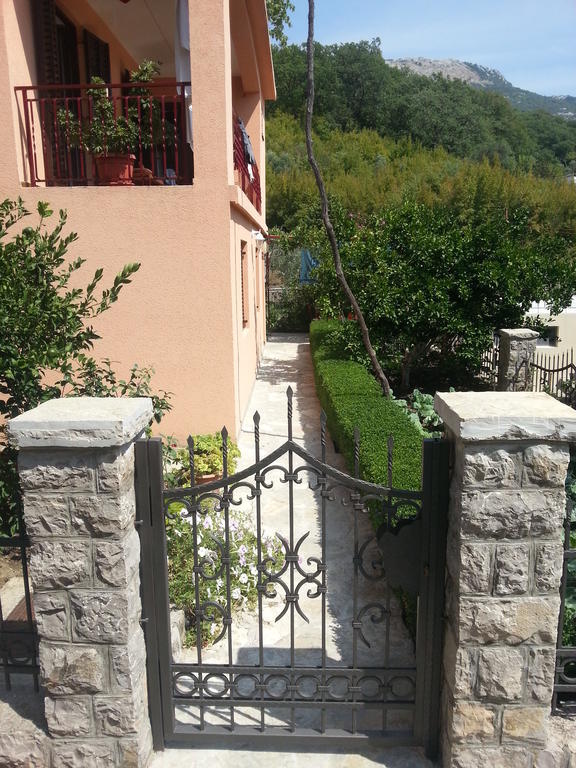 Apartments Kovacevic Petrovac Екстер'єр фото