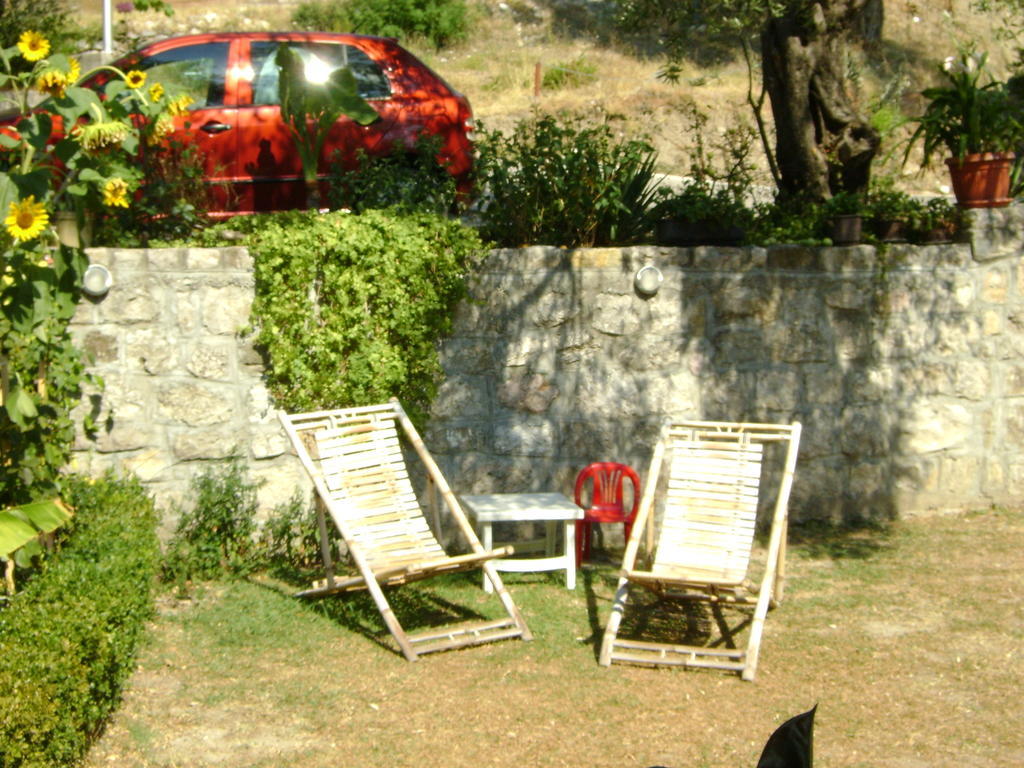 Apartments Kovacevic Petrovac Екстер'єр фото